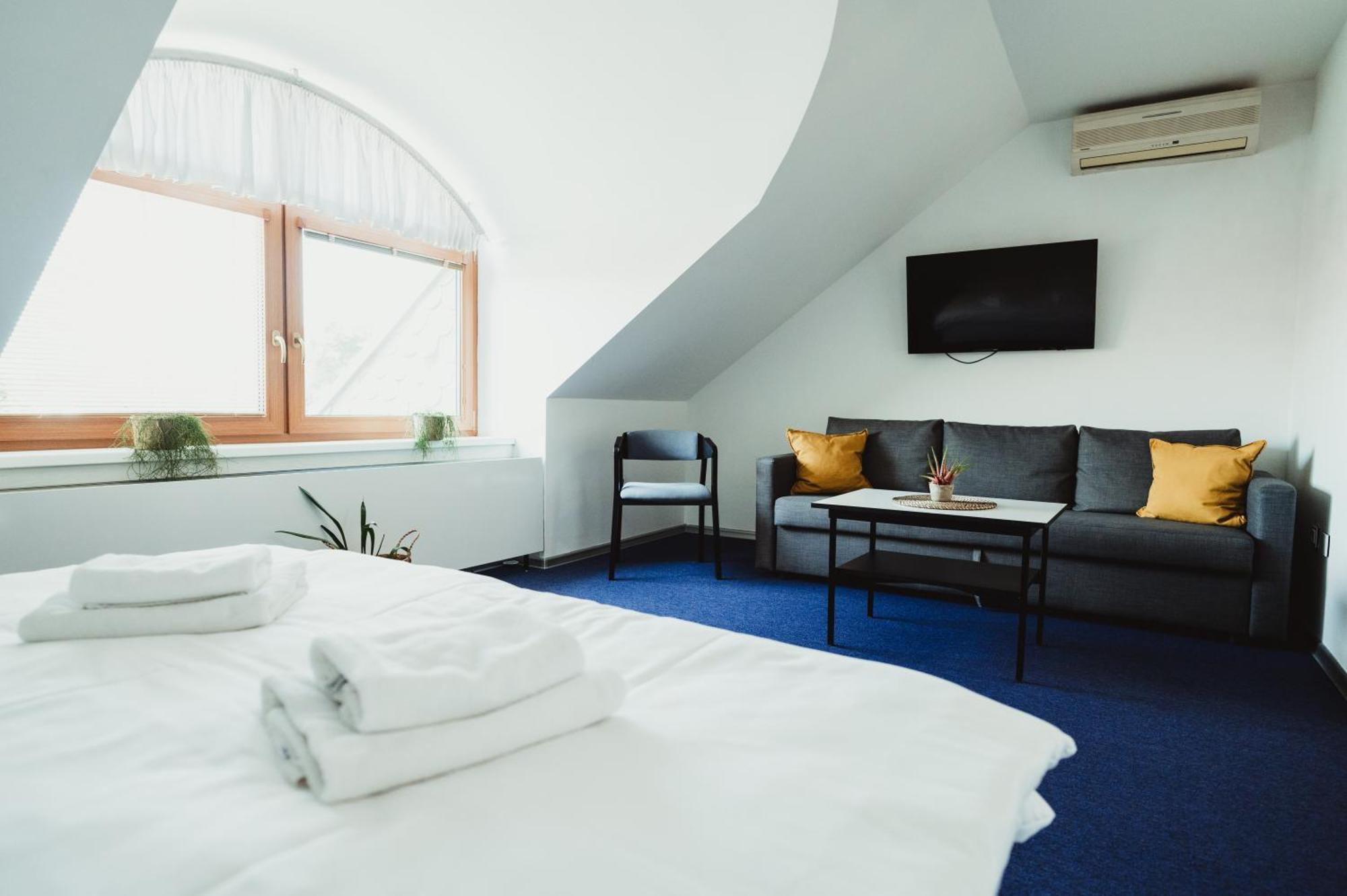Hotel U Racka Ostrožská Nová Ves Екстериор снимка