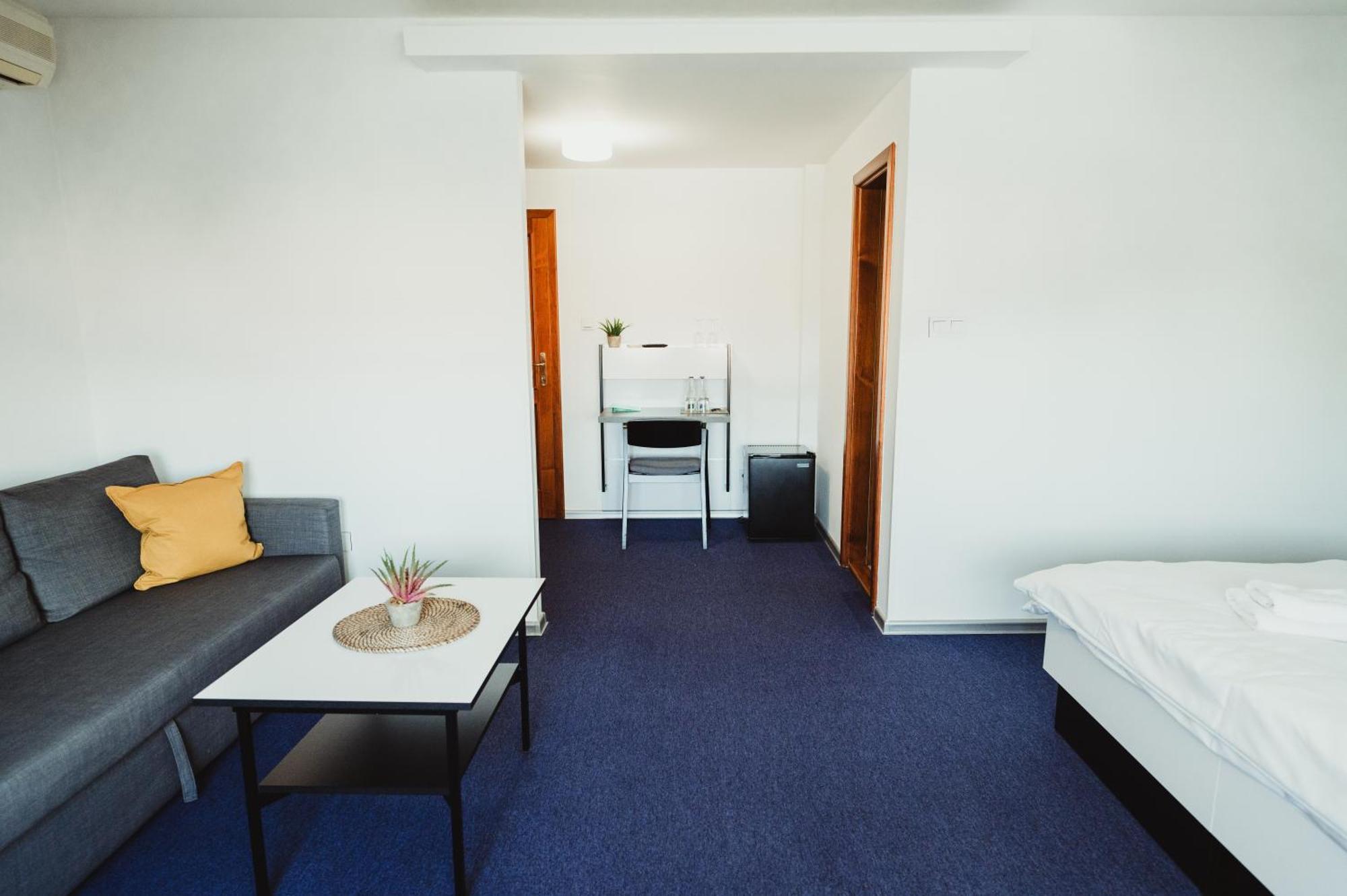 Hotel U Racka Ostrožská Nová Ves Екстериор снимка