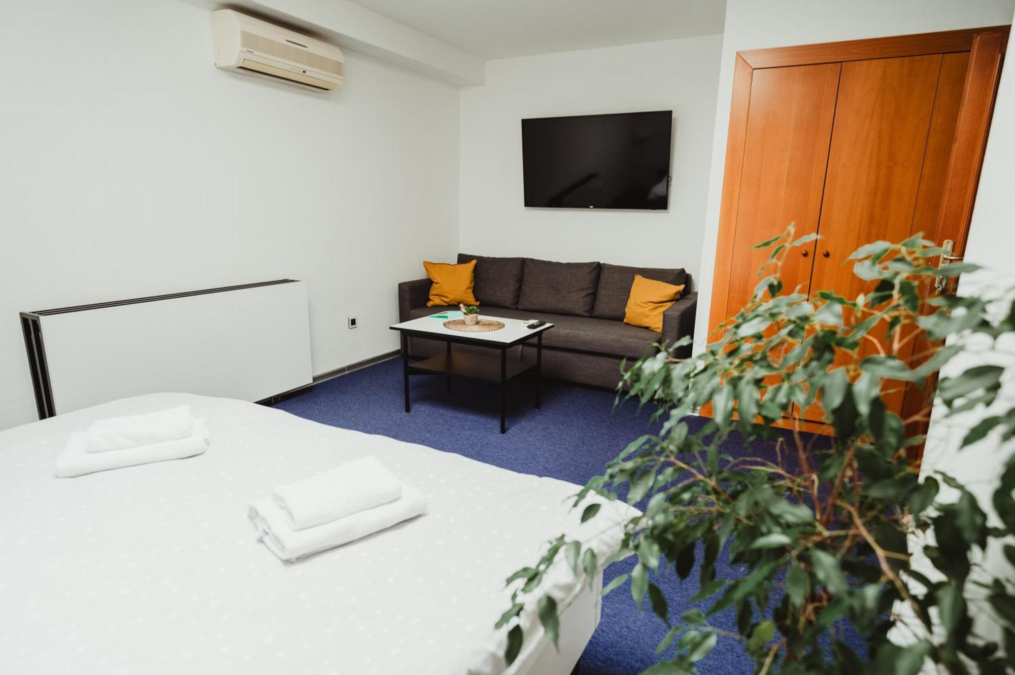 Hotel U Racka Ostrožská Nová Ves Екстериор снимка