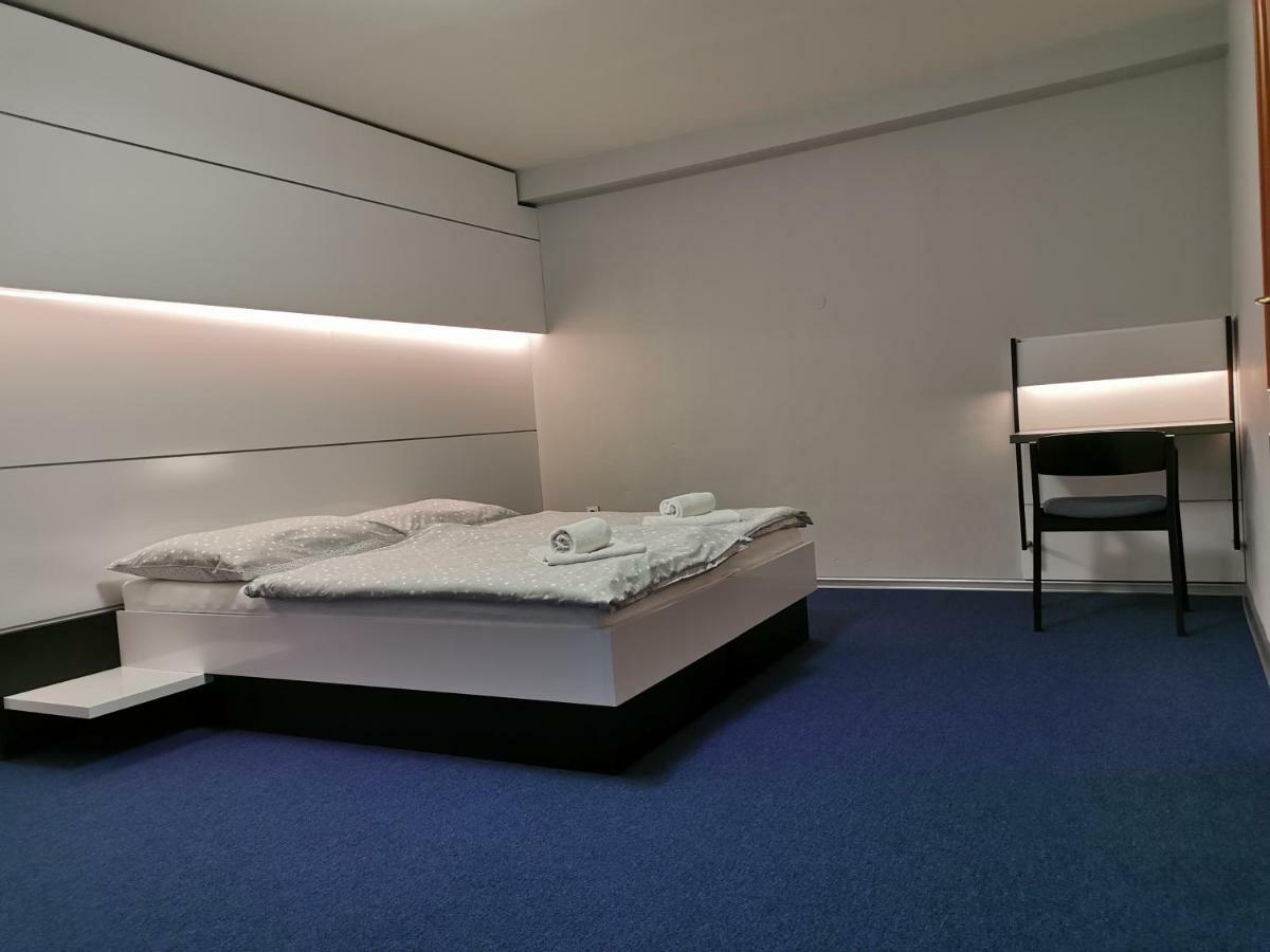 Hotel U Racka Ostrožská Nová Ves Екстериор снимка